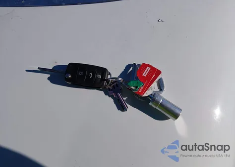 2016 Volkswagen Eos Komfort z USA, uszkodzony, nr VIN WVWBW8AH5GV001104